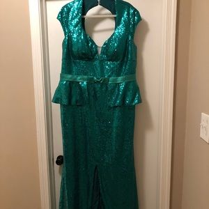 JJs House SZ 16 Emerald Sequin Gown